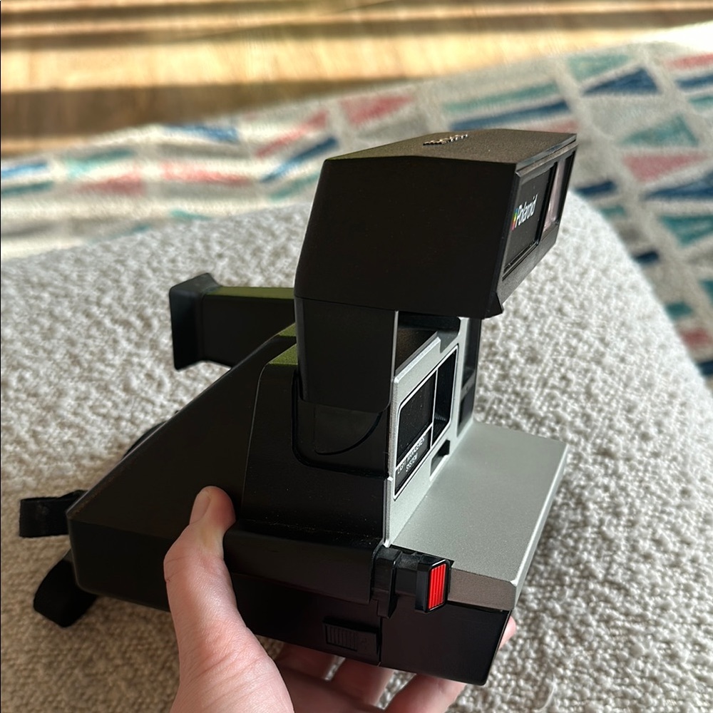 Polaroid Sun 600 Instant Camera - Black and Silver - Picture 3 of 4